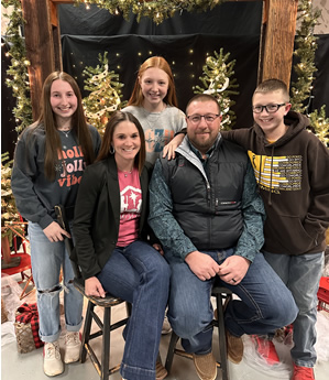 Michael and Lindsy, Baylie, Brylie, and Bryce Booth